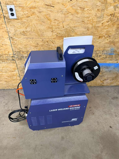 SFX USED 1200W Air Cooled Laser Welder 2-in-1 Handheld Laser Welding Machine Beam Cleaner with Auto Wire Feeder for Metal Stainless Steel Aluminum Brass