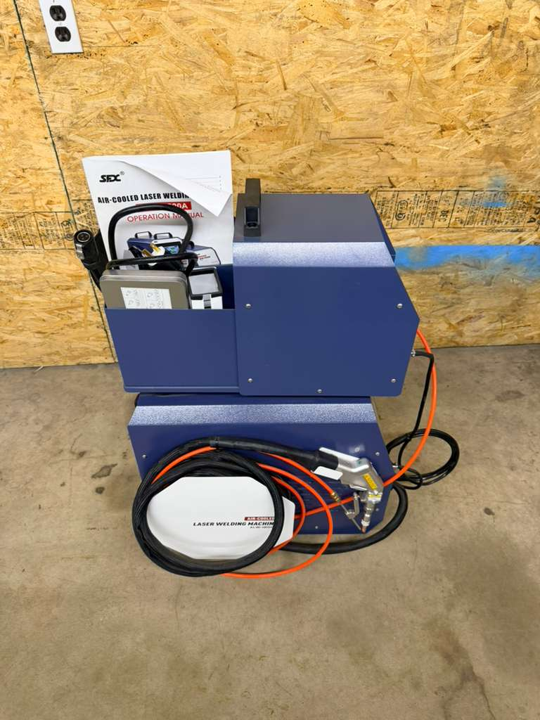 SFX USED 1200W Air Cooled Laser Welder 2-in-1 Handheld Laser Welding Machine Beam Cleaner with Auto Wire Feeder for Metal Stainless Steel Aluminum Brass